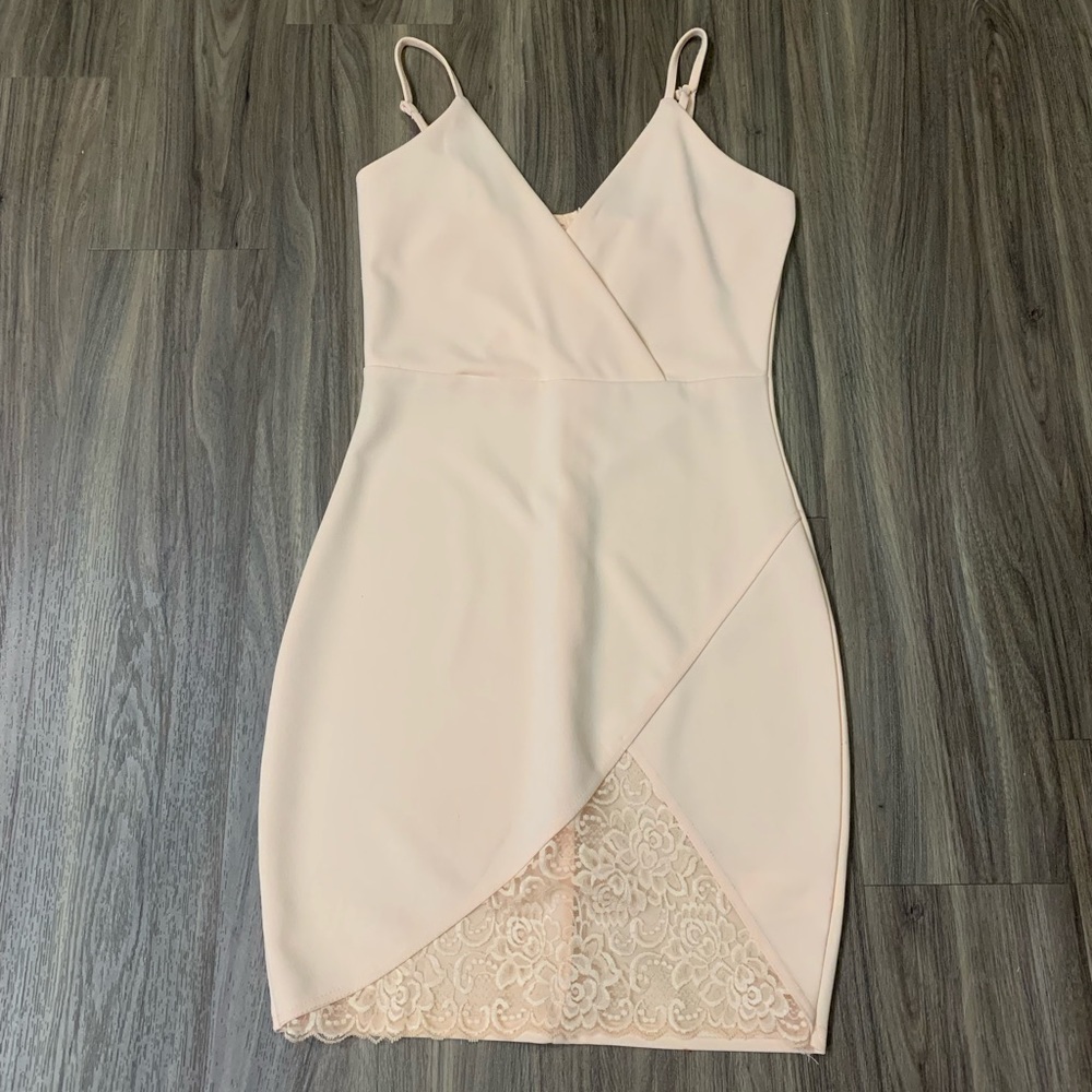 Beautiful dress with lace detailing